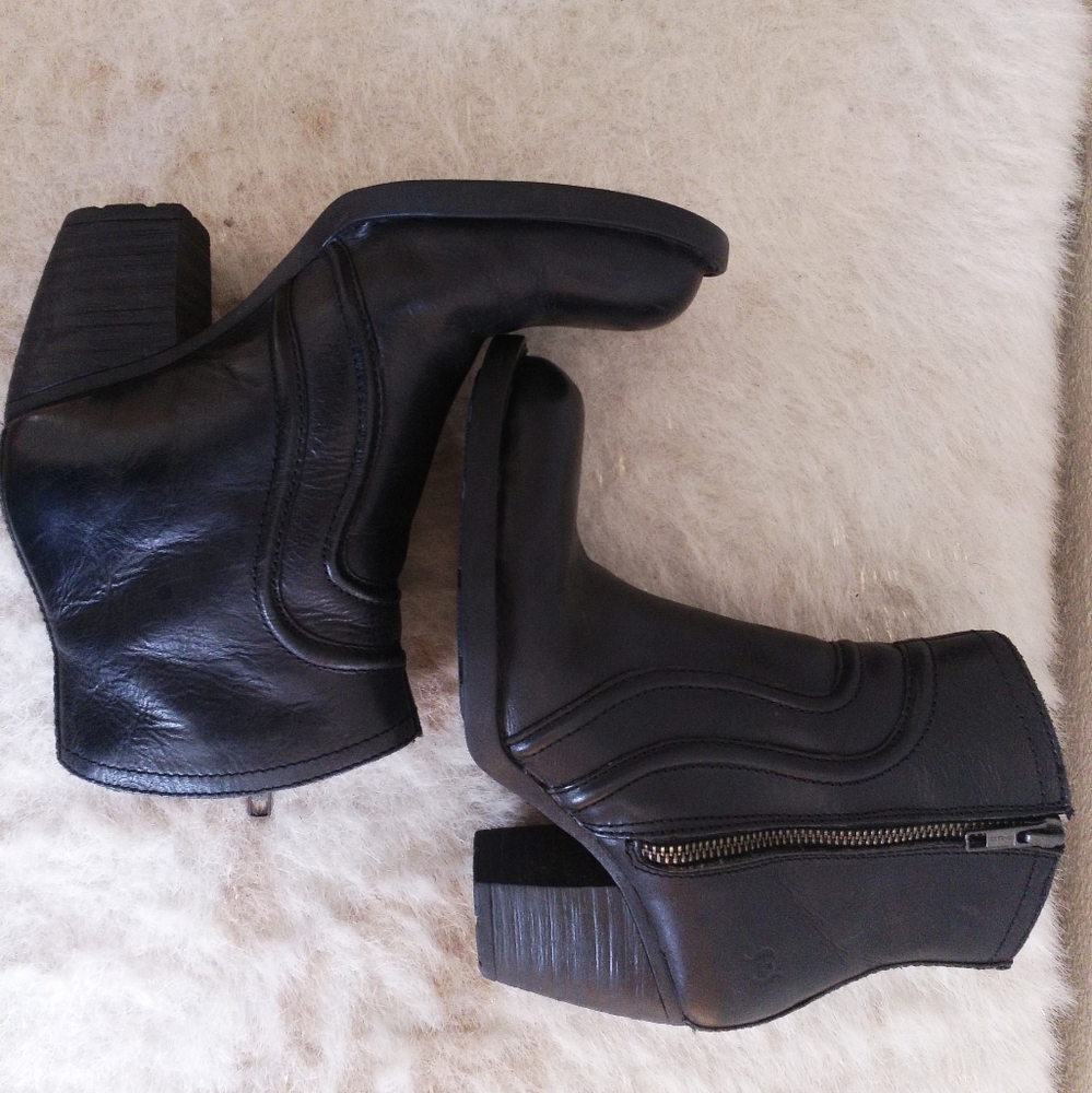 Boots - Picture 2 of 4